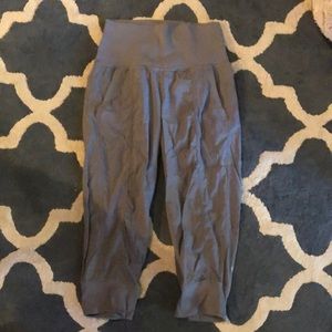 Lululemon grey crop pants
